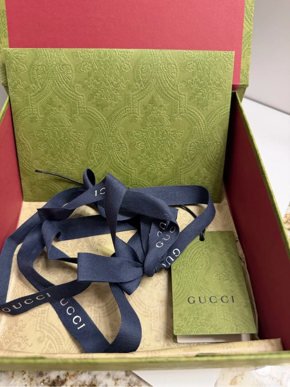 Gucci euc interlocking